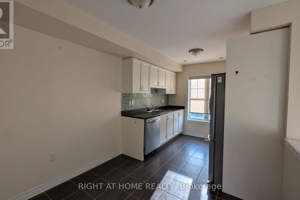 Kitchen - 62 Soldier Street, Brampton, ON L7A4B7 Photo 3