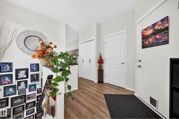 Kitchen - 79 Chatwin Rd, Sherwood Park, AB T8H2S6 Photo 3