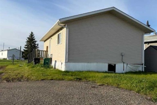 Residential for sale at 79 Deerglen Trailer Park, High Level, AB - MLS® C4eWxu