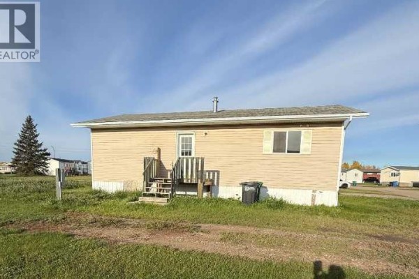 79 Deerglen Trailer Park, High Level, AB, photo 2