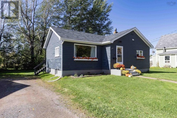 Living room - 79 Hickman Street, Amherst, NS B4H2M7 Photo 2