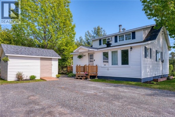 Bath (# pieces 1-6) - 79 Main Street, Linton Corner, NB E7G2H3 Photo 3