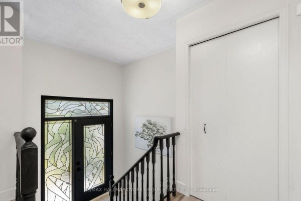 79 Maplegrove Avenue, Bradford West Gwillimbury, ON L3Z1R9 Photo 2