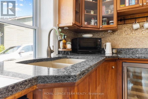 Kitchen - 79 Mutual Avenue, Renfrew, ON K7V3R4 Photo 4