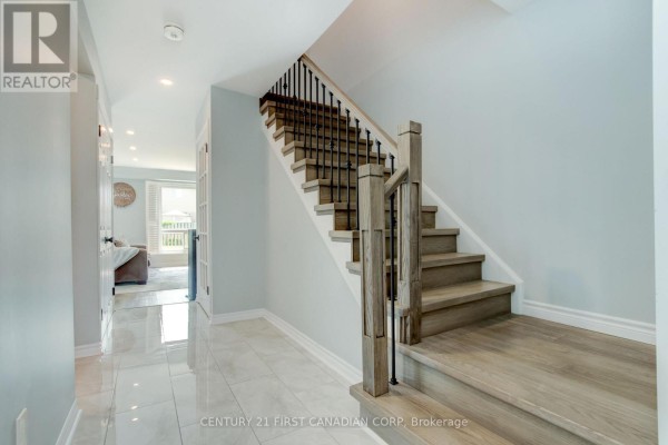 Living room - 79 Newbridge Crescent, Brampton, ON L6S4B5 Photo 4