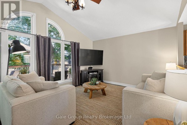 Living room - 79 Potters Way, Woodstock, ON N4S9A1 Photo 5
