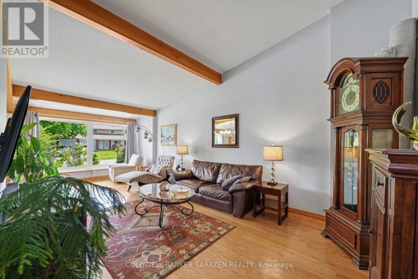 Living room - 79 Woodfield Drive, Ottawa, ON K2G0A1 Photo 4
