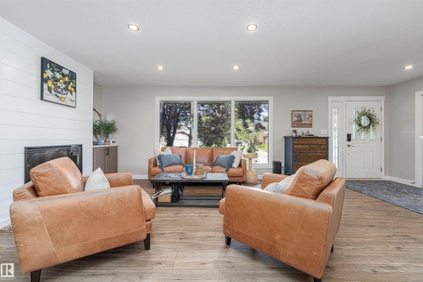 Family room - 79 Woodstock Dr, Sherwood Park, AB T8A4C2 Photo 4
