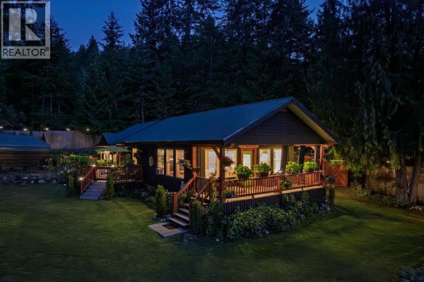 4pc Bathroom - 790 & 794 Lewis Road, Harrop, BC V1L6P7 Photo 2