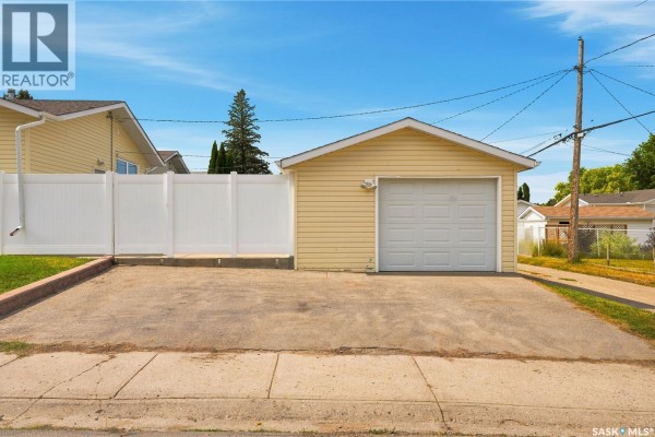 790 13th Avenue Sw, Moose Jaw, SK, photo 3