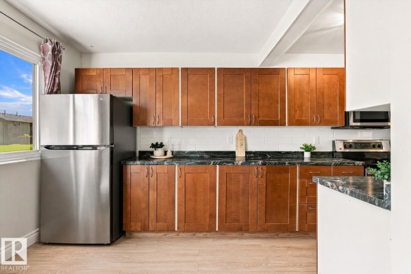Kitchen - 790 Abbottsfield Rd Nw, Edmonton, AB T5W4R4 Photo 3