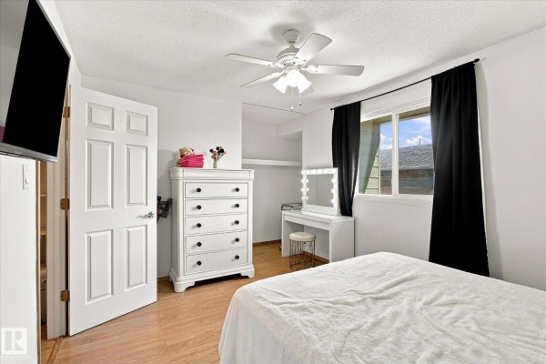 Primary Bedroom - 790 Abbottsfield Rd Nw, Edmonton, AB T5W4R4 Photo 4