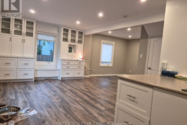 790 The Queensway, Toronto, ON M8Z1N5 Photo 3