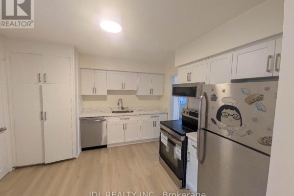 Bedroom 2 - 7900 Yonge Street, Innisfil, ON L9S1A8 Photo 5