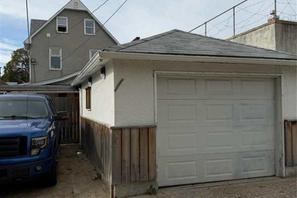 791 Selkirk Avenue, Winnipeg, MB R2W2N5 Photo 2