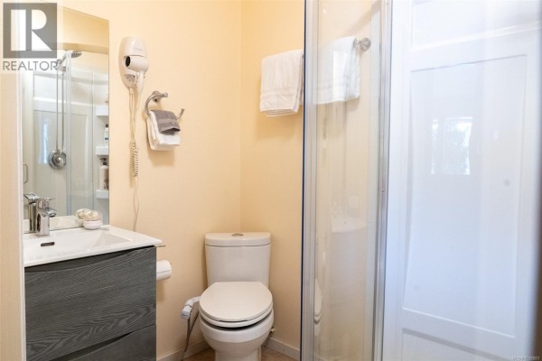 Bathroom - 7911 Bedwell Dr, Pender Island, BC V0N2M2 Photo 2