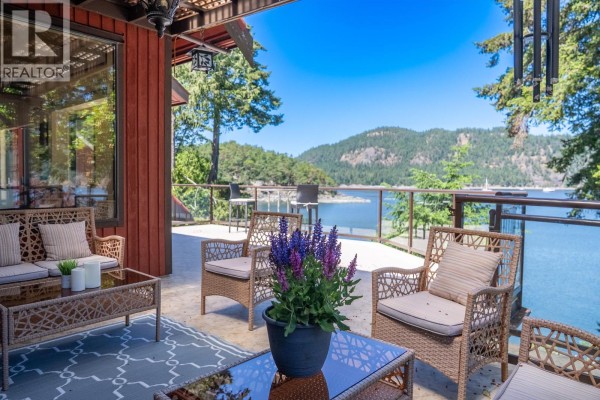 7911 Bedwell Drive, Pender Island, BC V0N2M2 Photo 4