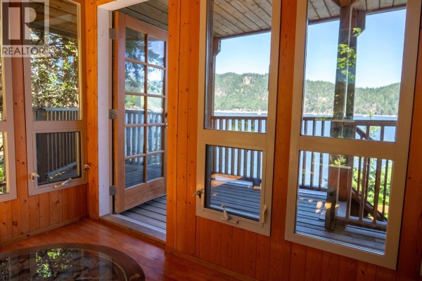 7911 Bedwell Drive, Pender Island, BC V0N2M2 Photo 5