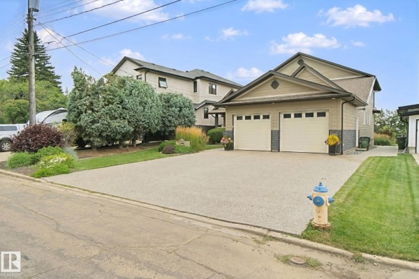 Kitchen - 7912 Rowland Rd Nw, Edmonton, AB T6A3W1 Photo 3