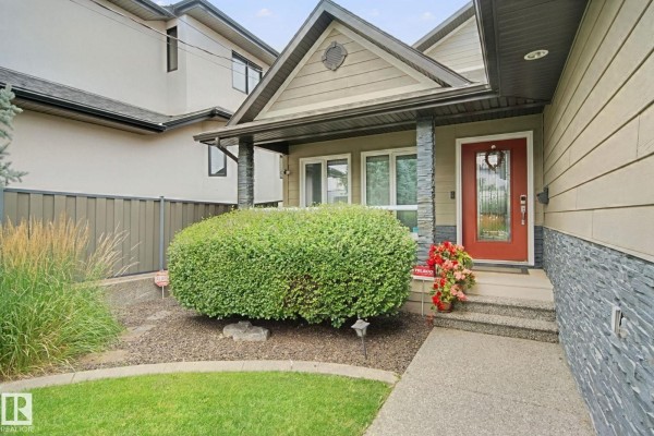 Family room - 7912 Rowland Rd Nw, Edmonton, AB T6A3W1 Photo 4