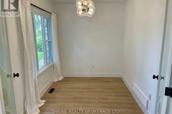 Laundry room - 792 Fleet Street, London East, ON N5Y1R9 Photo 4