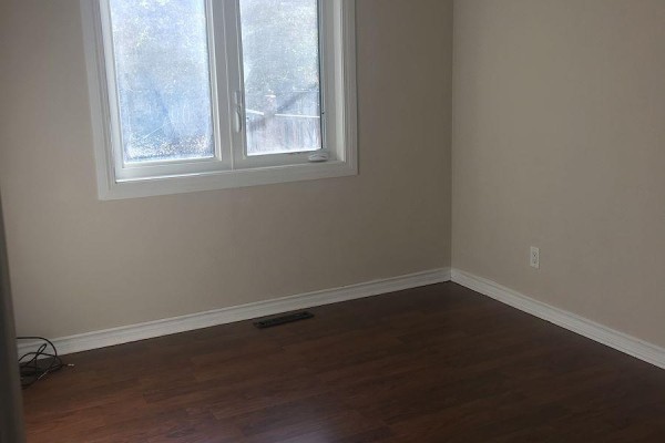 Bedroom 3 - 7921 97 Av Nw, Edmonton, AB T6C2B6 Photo 5