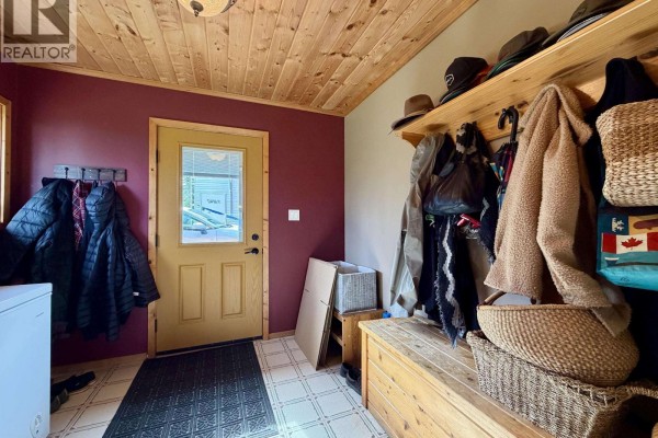Primary Bedroom - 7935 Fir Road, Telkwa, BC V0J2X1 Photo 5