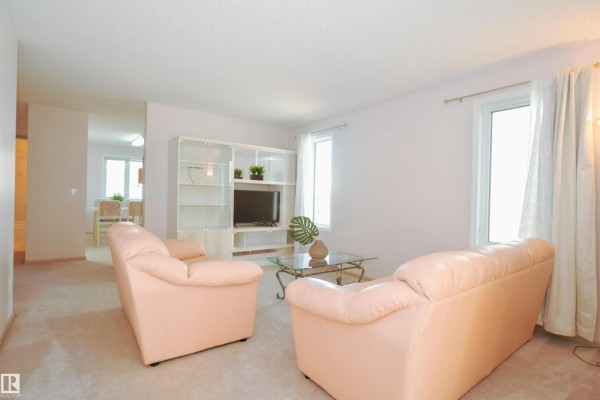 Primary Bedroom - 7936 154 Av Nw, Edmonton, AB T5Z3A9 Photo 4