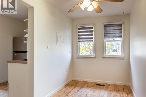 Enclosed porch - 794 Harper Street, Prince George, BC V2M2W5 Photo 5