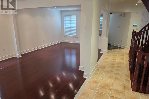 Dining room - 794 White Clover Way, Mississauga, ON L5V3B8 Photo 2