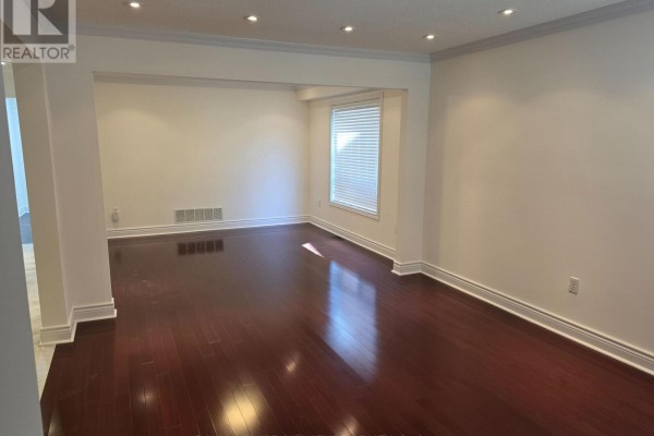 Family room - 794 White Clover Way, Mississauga, ON L5V3B8 Photo 3