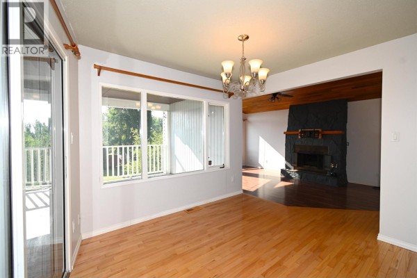 Living room - 7946 St John Crescent, Prince George, BC V2N4H7 Photo 4