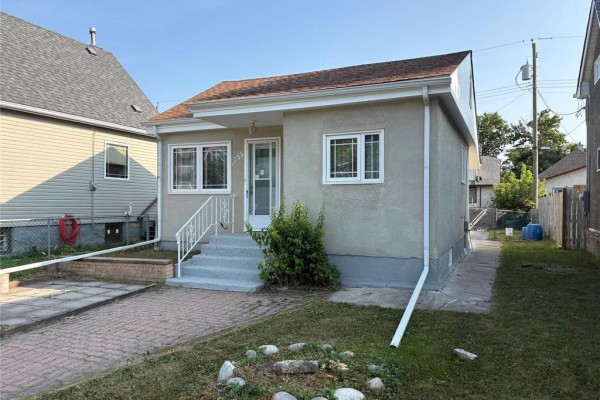 Eat in kitchen - 795 Burrows Avenue, Winnipeg, MB R2X0R1 Photo 3