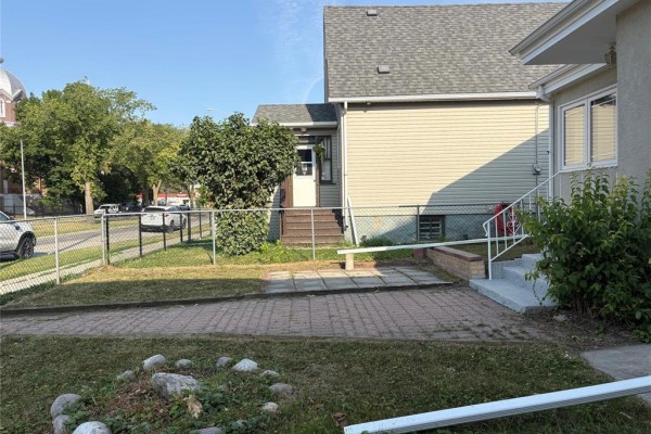 Primary Bedroom - 795 Burrows Avenue, Winnipeg, MB R2X0R1 Photo 4