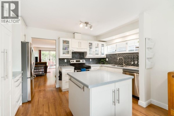 795 Noons Creek Drive, Port Moody, BC V3H4V4 Photo 4