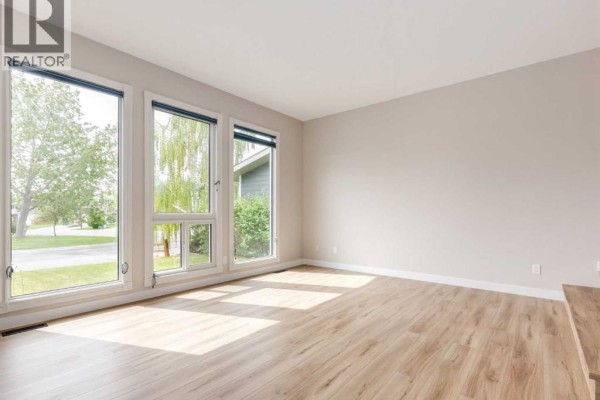 Foyer - 7956 71 Avenue Nw, Calgary, AB T3B4J3 Photo 4