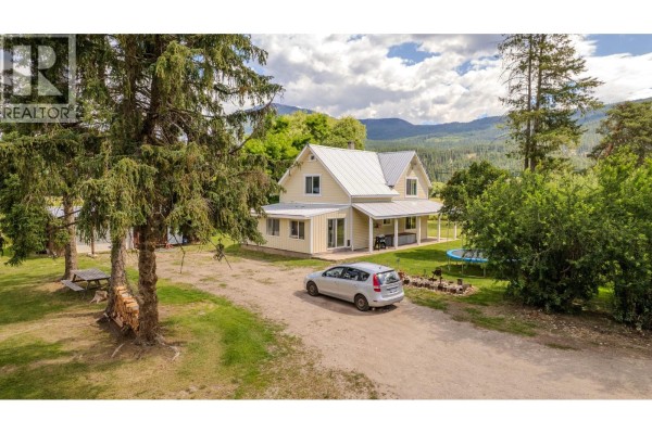 3pc Bathroom - 796 Salmon River Road, Salmon Arm, BC V1E3E9 Photo 2