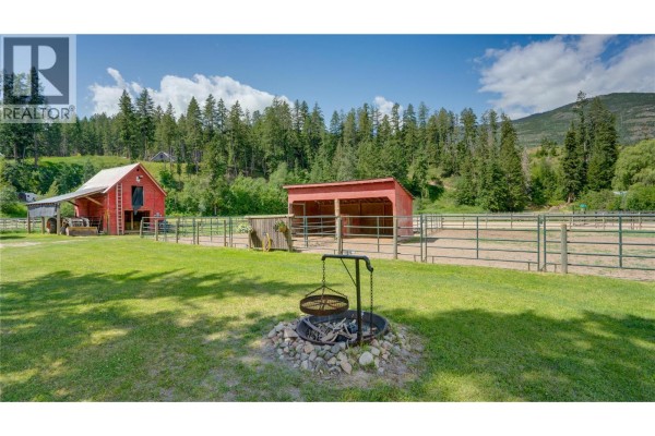 Laundry room - 796 Salmon River Road, Salmon Arm, BC V1E3E9 Photo 5