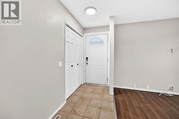 Bedroom - 7964 Huntington Road Ne, Calgary, AB T2K5A3 Photo 2
