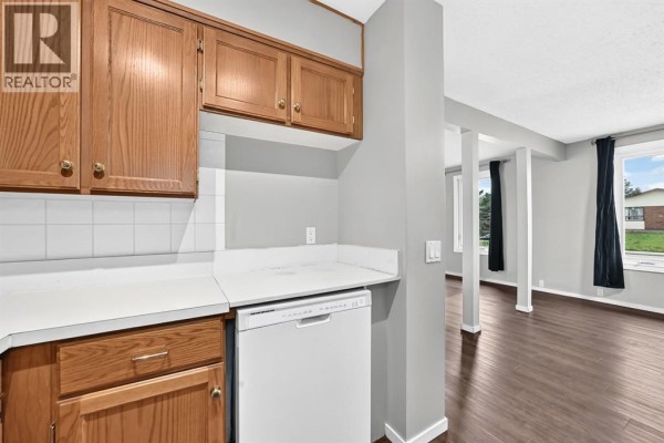Kitchen - 7964 Huntington Road Ne, Calgary, AB T2K5A3 Photo 5