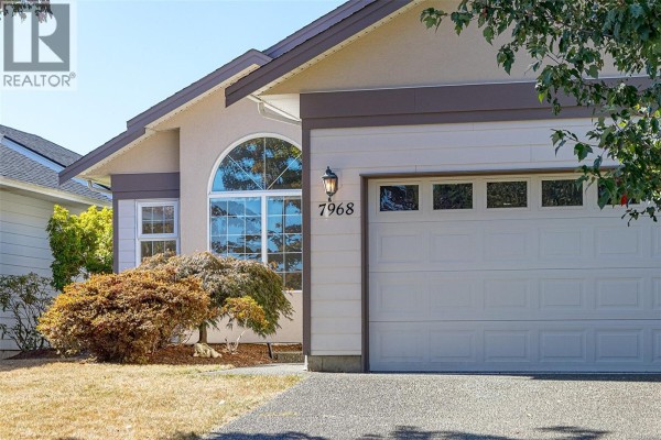 Patio - 7968 Polo Park Cres, Central Saanich, BC V8M2J4 Photo 3