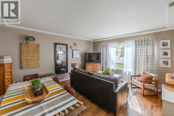 Living room - 797 Forestbrook Drive, Penticton, BC V2A2E6 Photo 4