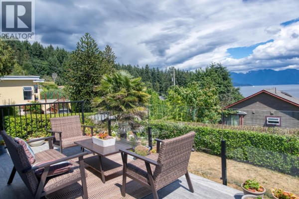 798 Fisher Road, Gibsons, BC V0N1V1 Photo 2