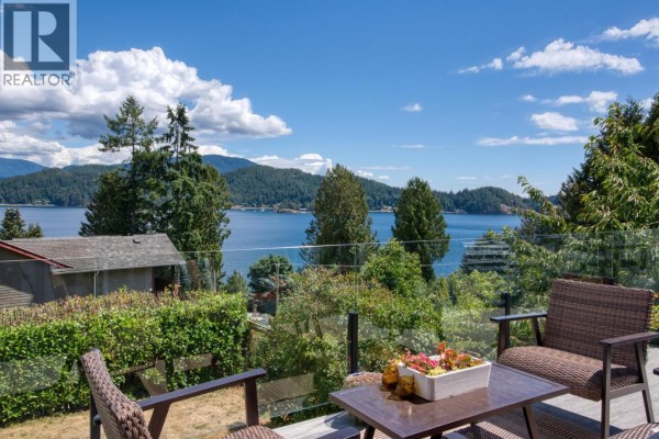 798 Fisher Road, Gibsons, BC V0N1V1 Photo 3