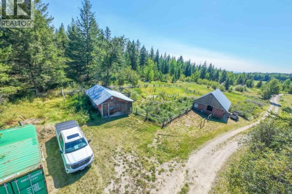 Living room - 798 Ruttan Road, Quesnel, BC V2J6K2 Photo 3