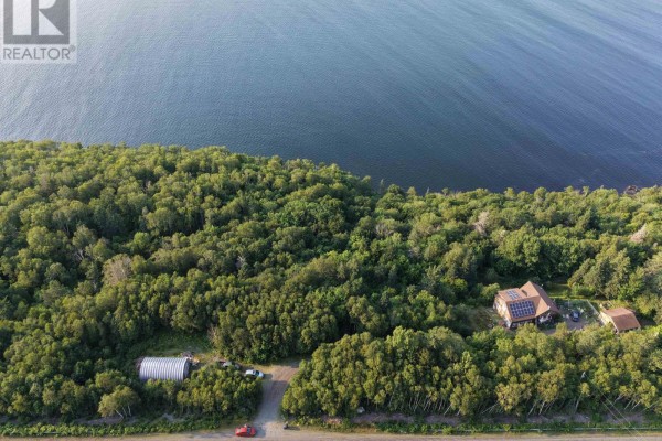 Living room - 7980 Highway 16, Halfway Cove, NS B0H1N0 Photo 2