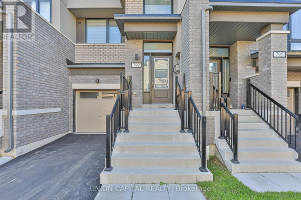 Kitchen - 799 Stanstead Path, Oshawa, ON L1K3G4 Photo 2