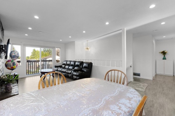 7991 138a Street, Surrey, BC V3W7E8 Photo 5