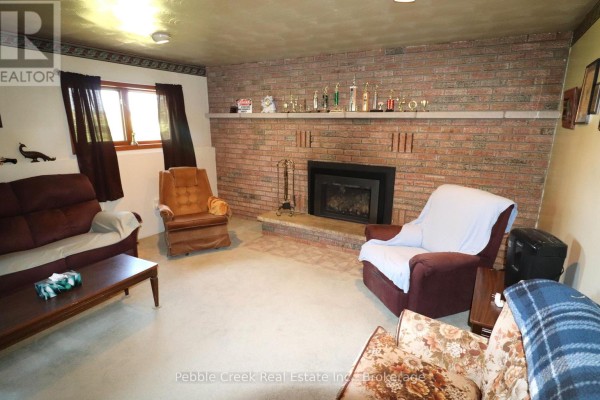 Mud room - 79927 Orchard Line, Central Huron, ON N7A3X8 Photo 3