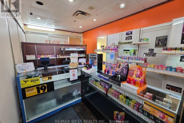 7d - 7398 Yonge Street, Vaughan, ON L4J8J2 Photo 2